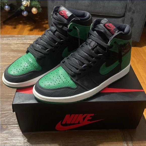 Jordan Other - Jordan 1 Pine Green, size 9
